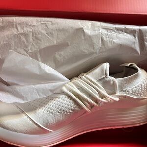 Women’s size 9.5 Lane-Eight trainer shoe